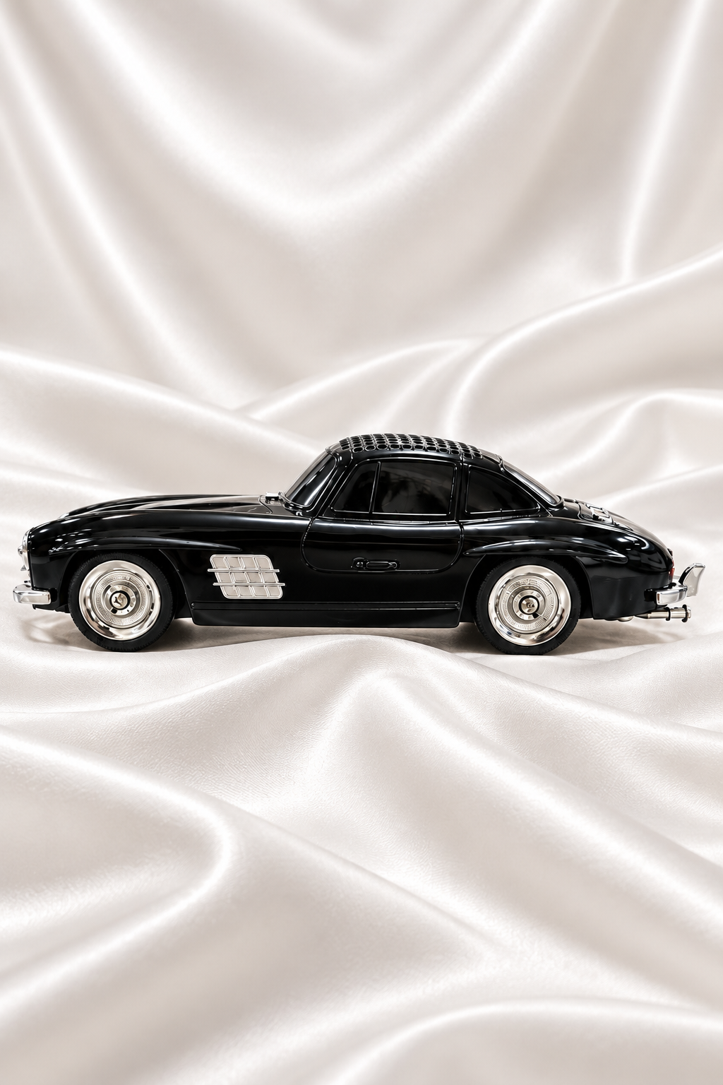Black Vintage Car Bluetooth Speaker | Metal Showpiece