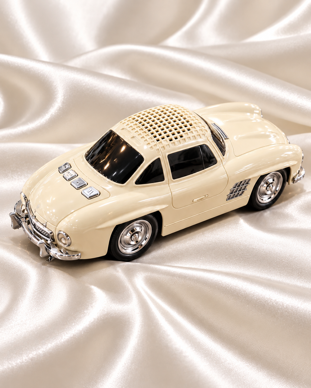 Cream Vintage Car Bluetooth Speaker | Metal Showpiece