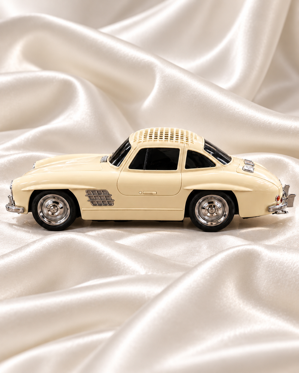 Cream Vintage Car Bluetooth Speaker | Metal Showpiece