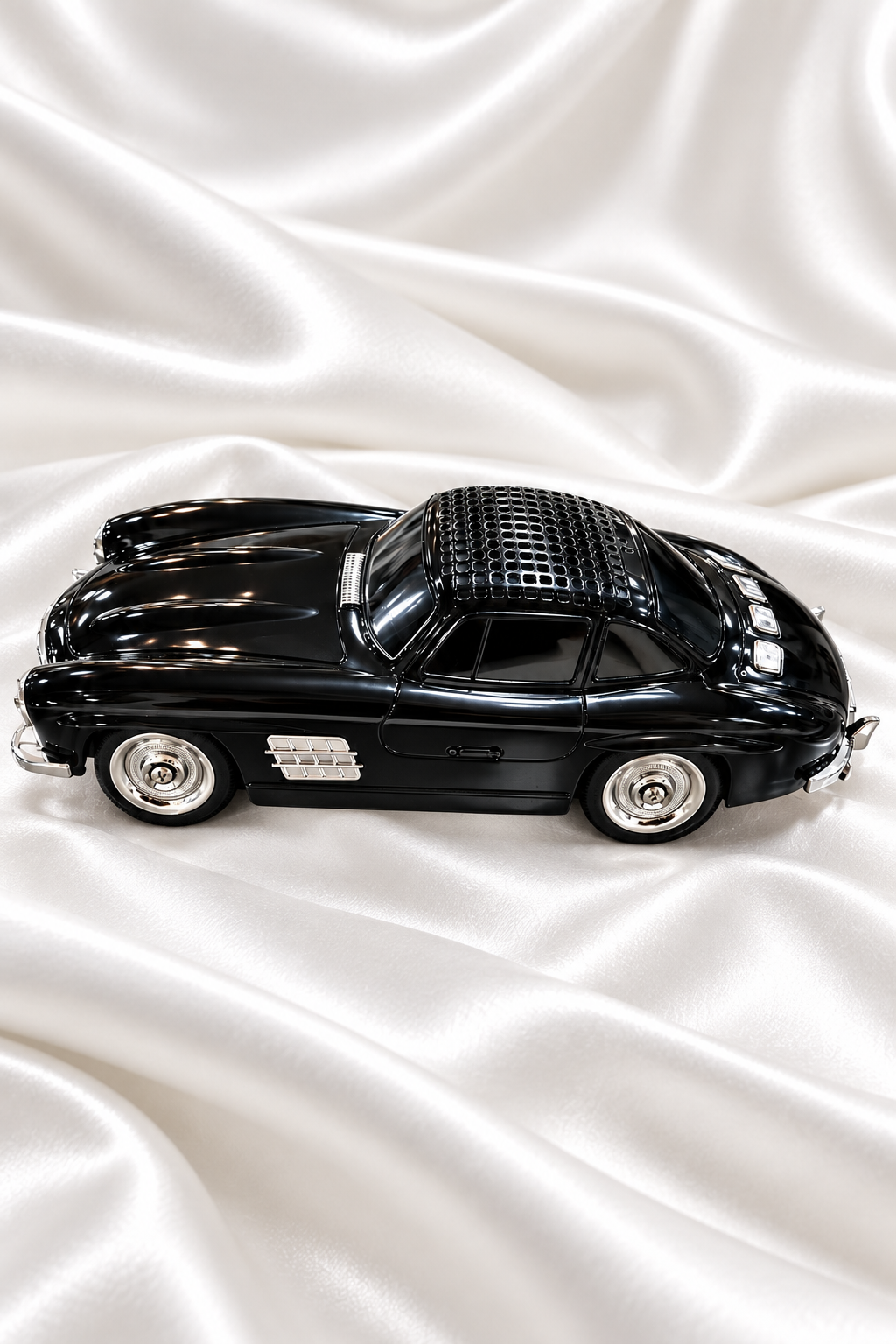 Black Vintage Car Bluetooth Speaker | Metal Showpiece